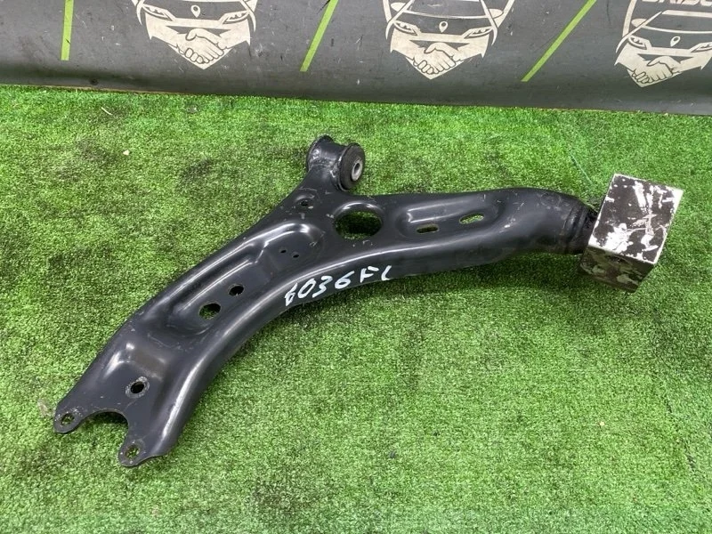 Рычаг подвески нижний Volkswagen Tiguan 2010 5N0407151 5N CCZC, передний левый