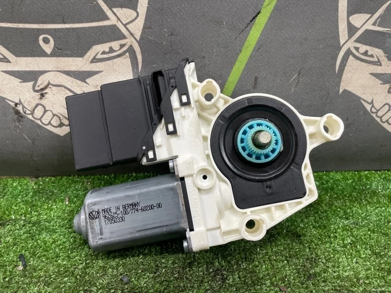 Мотор стеклоподъемника Volkswagen Tiguan 2010 5N0959704D 5N CCZC, задний правый