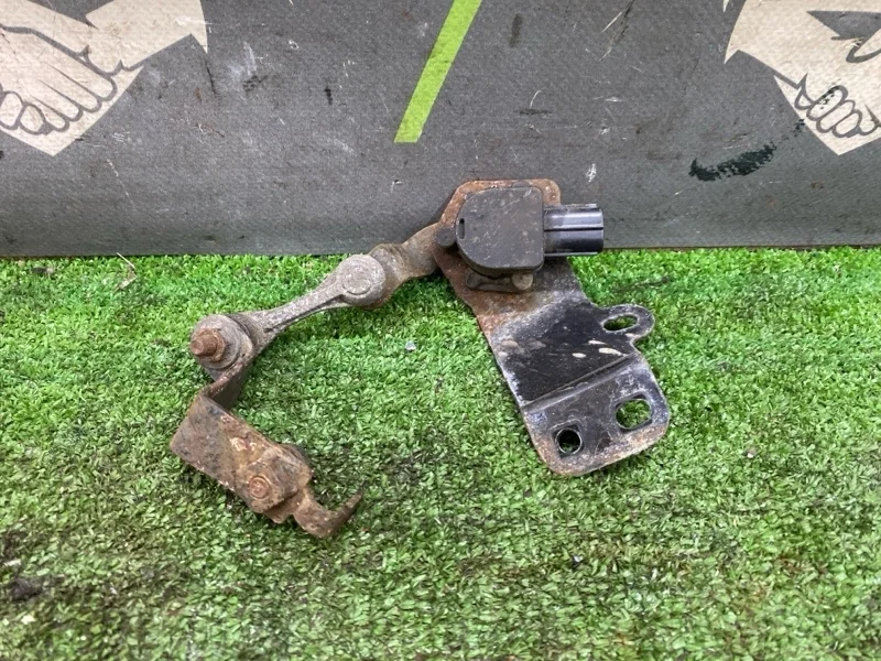 Датчик высоты дорожного просвета Toyota Rav4 2006 8940842010 ACA31 2AZFE, задний