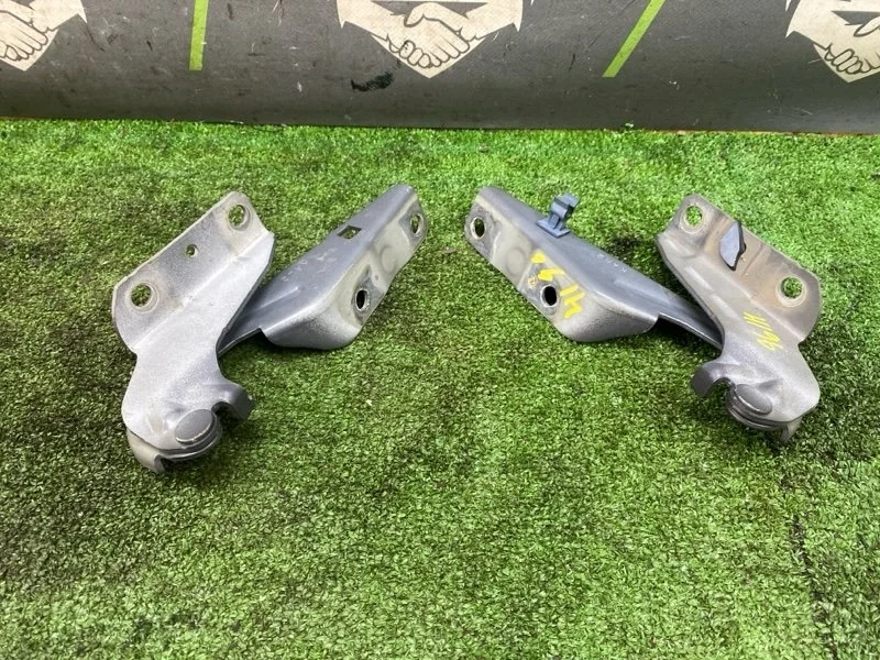 Петля капота Mitsubishi Outlander 2010 MN175241 CW5W 4B12, передняя