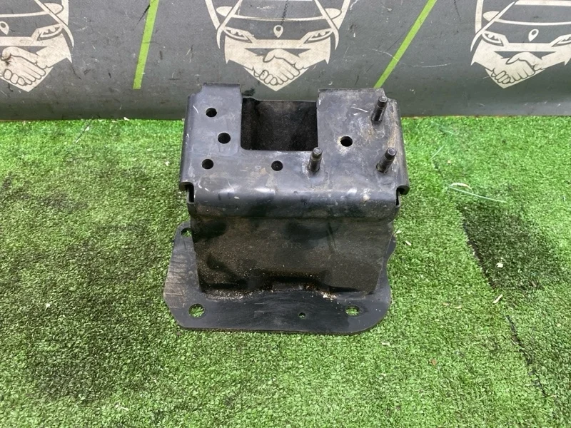 Кронштейн Nissan Murano 2008 622111AA0A PNZ51 VQ35DE, левый