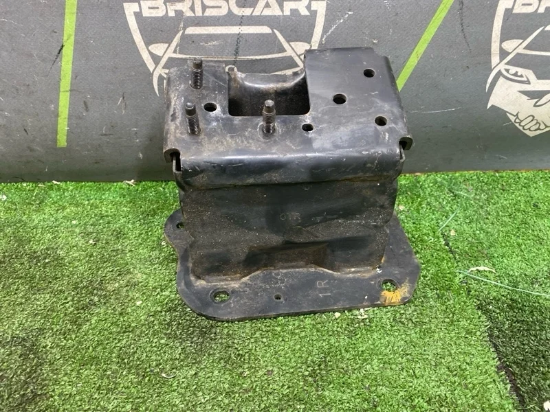 Кронштейн Nissan Murano 2008 622101AA0A PNZ51 VQ35DE, правый