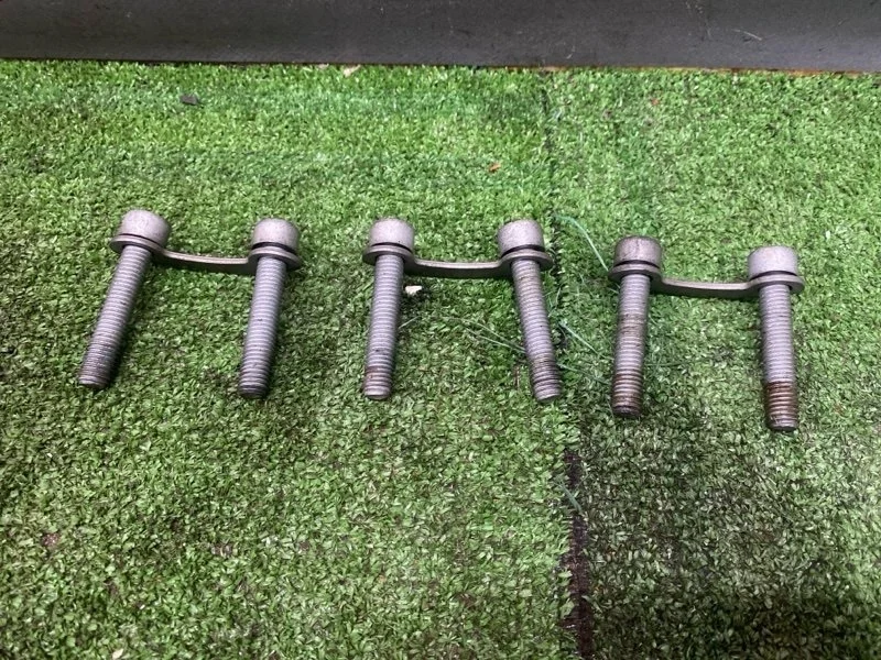 Болт крепление привода Volkswagen Tiguan 2010 N90991102 5N CCZC, передний правый