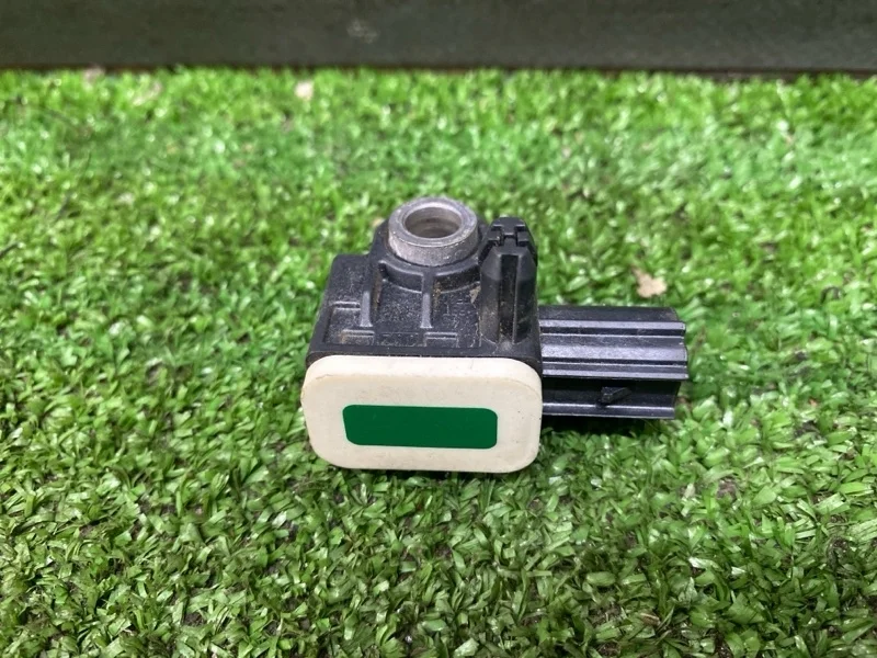 Датчик удара Jaguar Xj 2013 8V4T14B006AA X351 200AU AJ812870