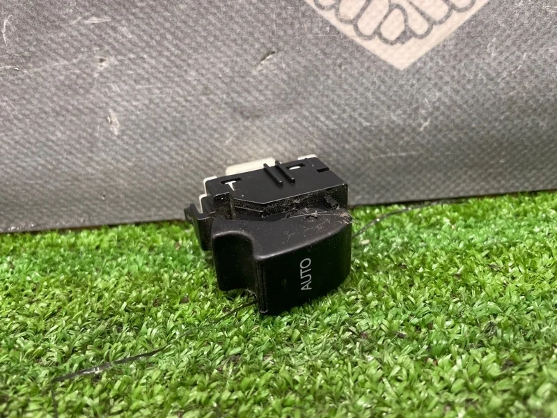 Кнопка стеклоподъемника TOYOTA Avensis 2003 8481005050 AZT250 1AZFSE, передняя