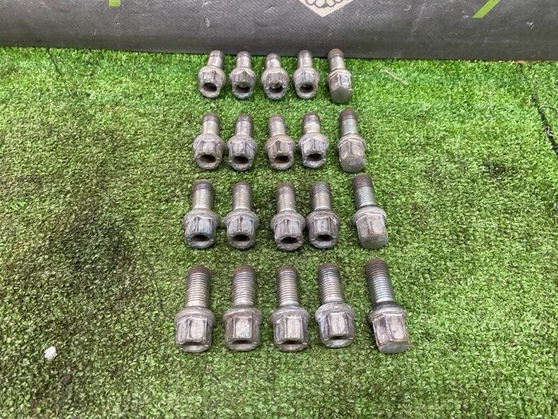 Болт колесный (комплект) Volkswagen Tiguan 2010 WHT001812 5N CCZC