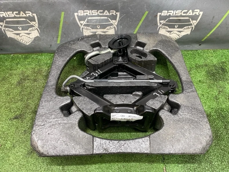 Набор инструментов Ford Focus 2009 1306461 2 MI4 QQDB 1.8