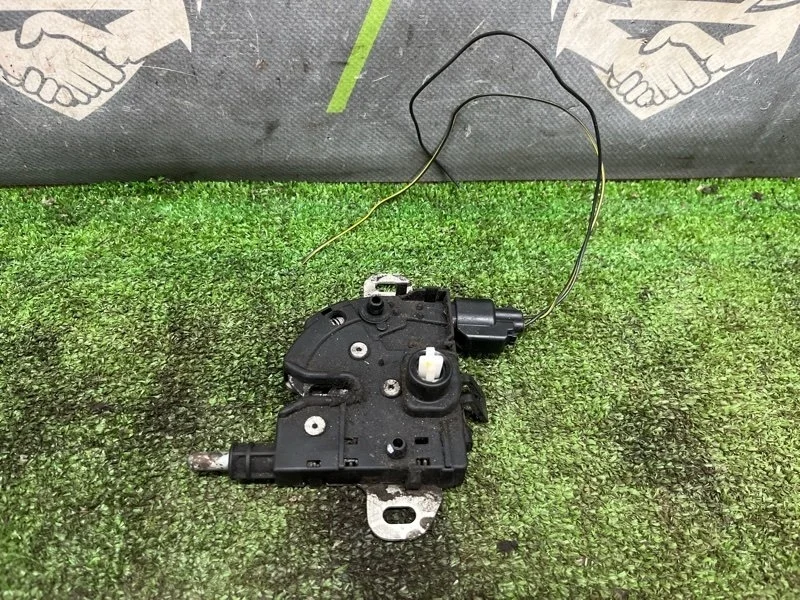 Замок капота Ford Focus 2009 4895286 2 MI4 QQDB 1.8