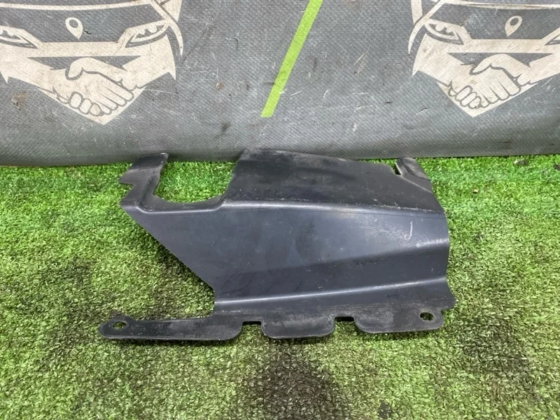 Воздуховод радиатора Ford Focus 2009 1492992 2 MI4 QQDB 1.8