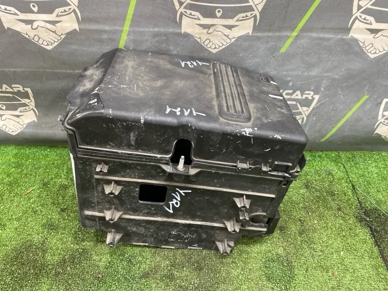 Площадка под АКБ Mazda Mazda3 2007 BP4K56040M BK Z6