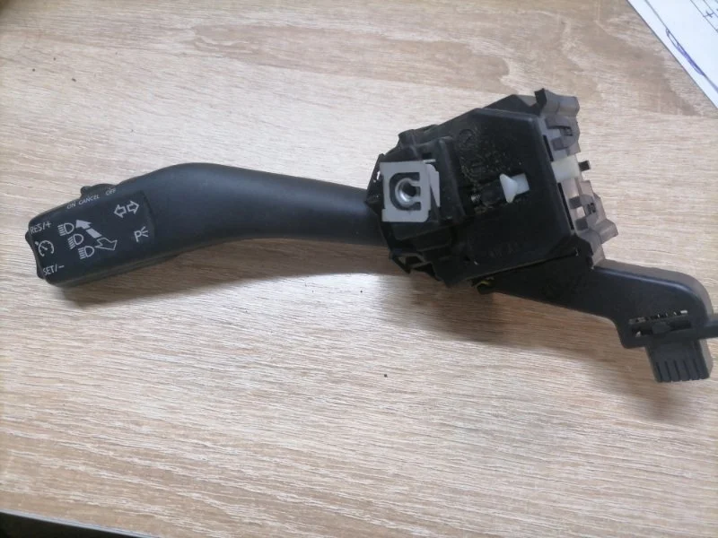 Подрулевой переключатель Volkswagen Jetta 2008 1K2