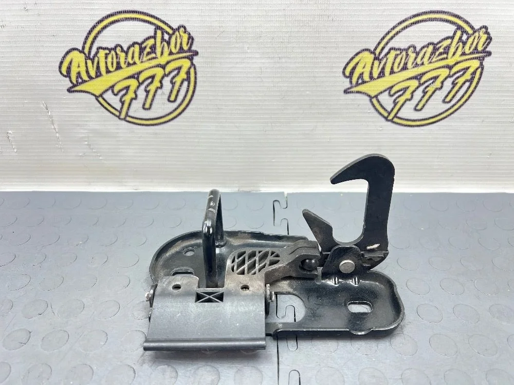 Крючок капота Volkswagen Touareg II рестайлинг (2014—2018)