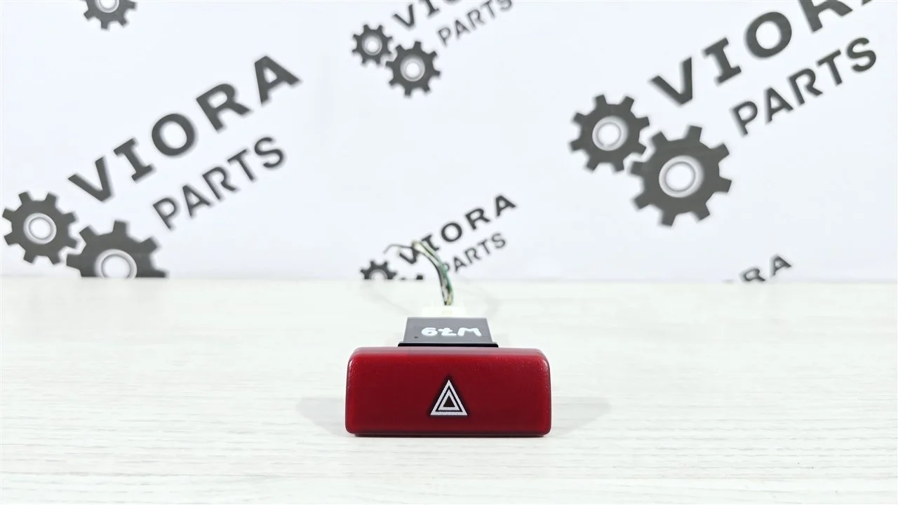 Кнопка аварийной сигнализации Mitsubishi Lancer 9 2007 MR406456 CS3W 4G18
