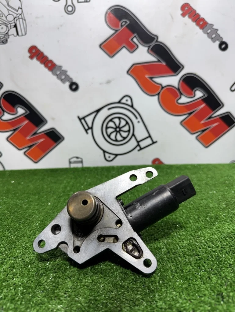 Клапан перепускной масляный Audi A4 06B103741E B6 ALT 2.0 FSI EA113