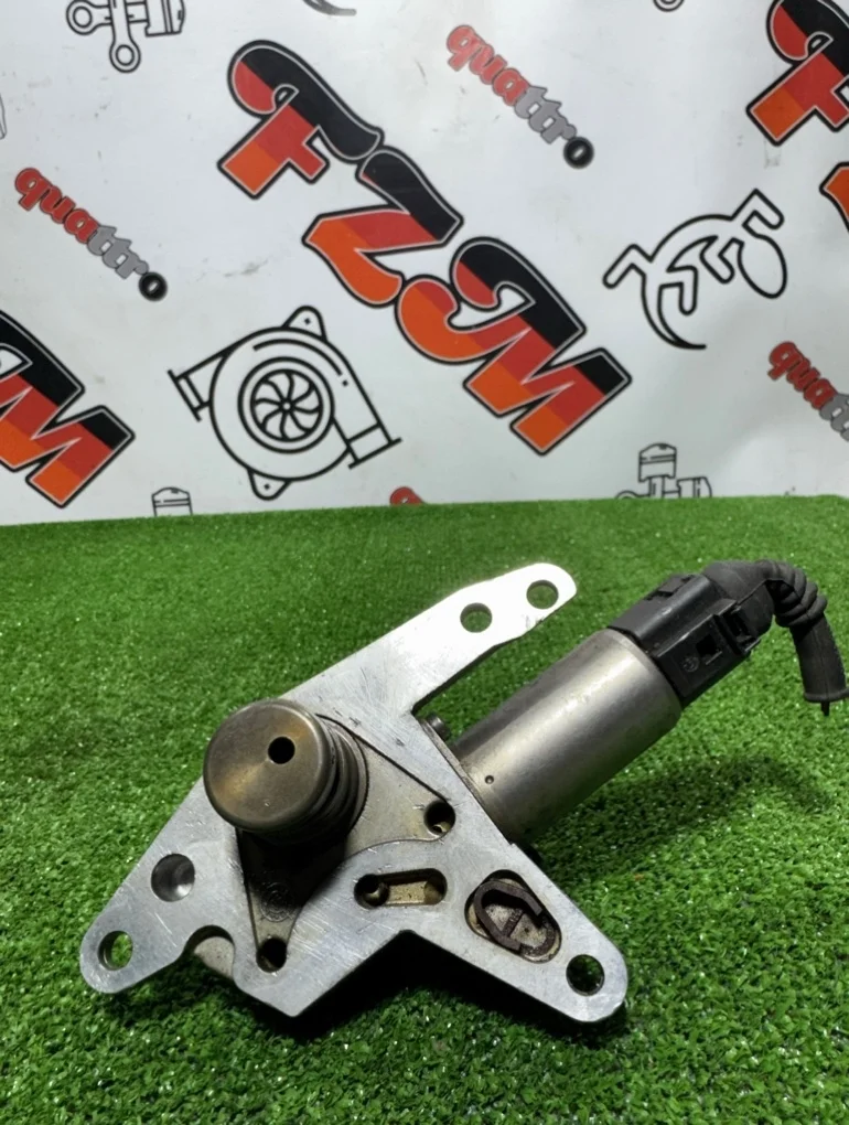 Клапан перепускной масляный Audi A4 06B103741F B6 ALT 2.0 FSI EA113