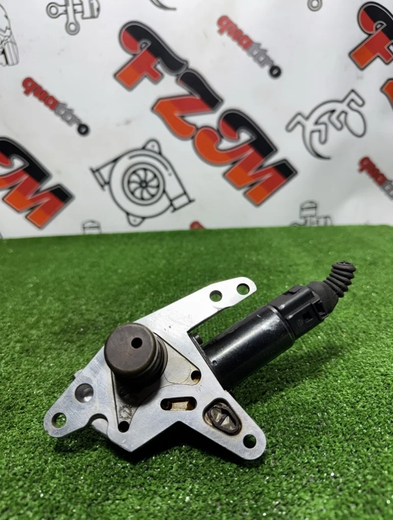 Клапан перепускной масляный Audi A4 06B103741D B7 ALT 2.0 FSI EA113