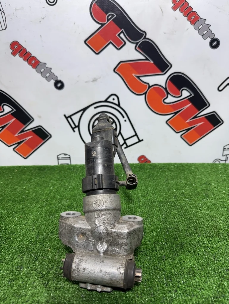 Моторчик стояночного тормоза Volkswagen Touareg 7P0609723 7P, задний левый