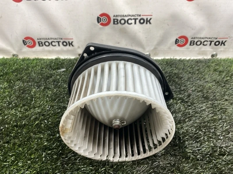 Мотор печки MITSUBISHI LANCER MR996982 CS 4G18