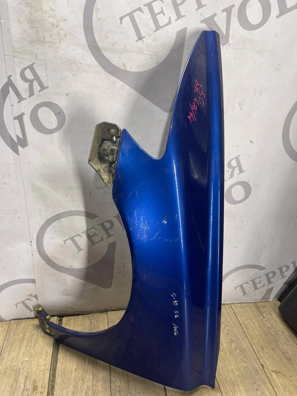 Крыло переднее левое