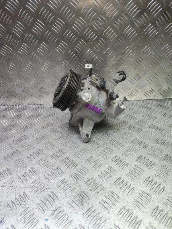 Компрессор кондиционера Subaru Forester 73111FJ000 FB20