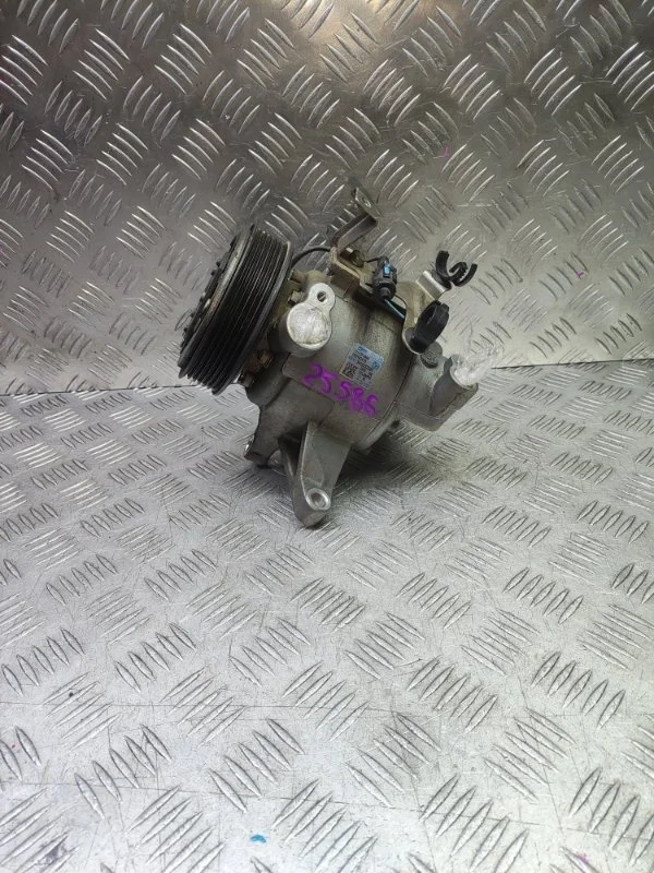 Компрессор кондиционера Subaru Forester 73111FJ000 FB20