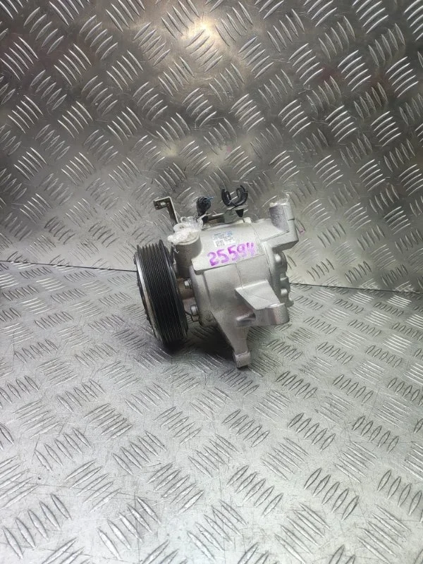 Компрессор кондиционера Subaru Forester 73111FJ000 FB20