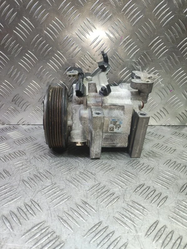 Компрессор кондиционера Subaru Forester 73111SC020 FB20