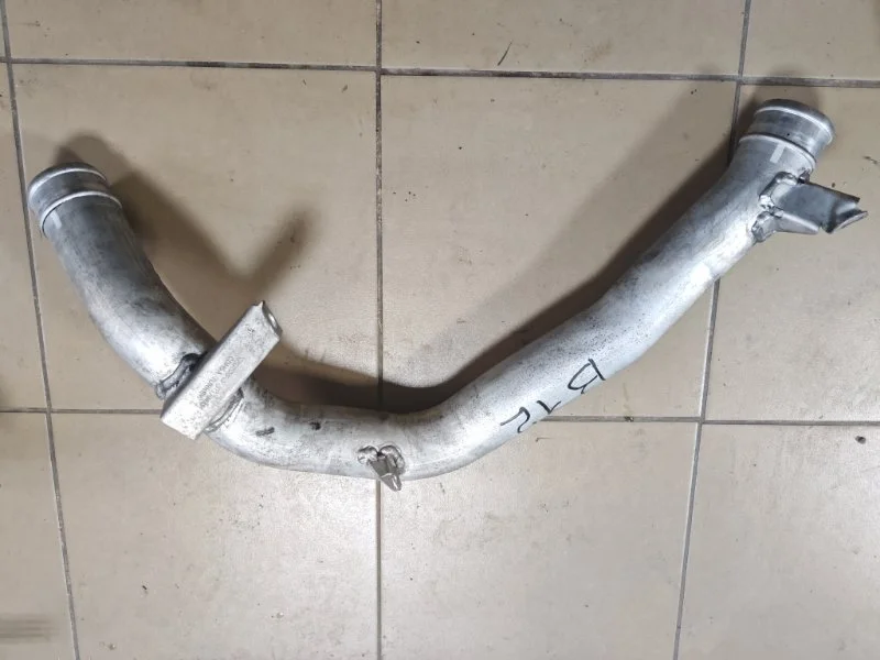 Труба интеркуллера Volvo XC60 31370489