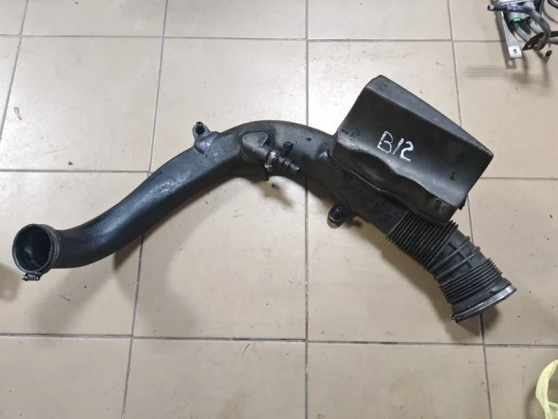 Патрубок корпуса воздушного фильтра Volvo XC60 31370891