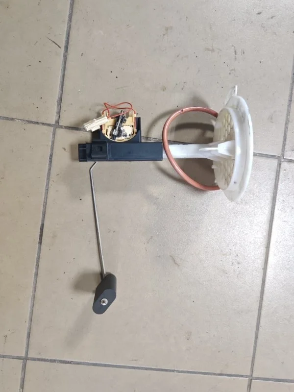 Датчик уровня топлива Volvo XC60 31274671 D5244T15