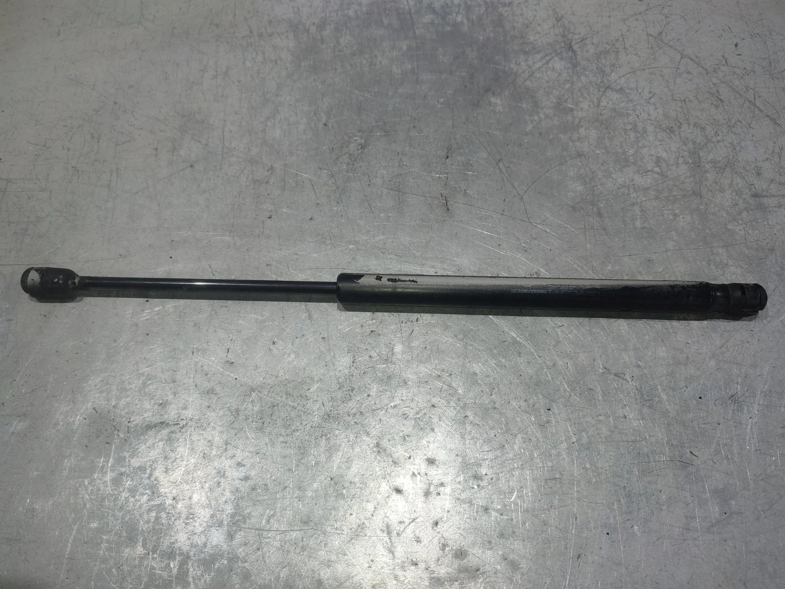 Амортизатор капота SsangYong Kyron 2009 D130