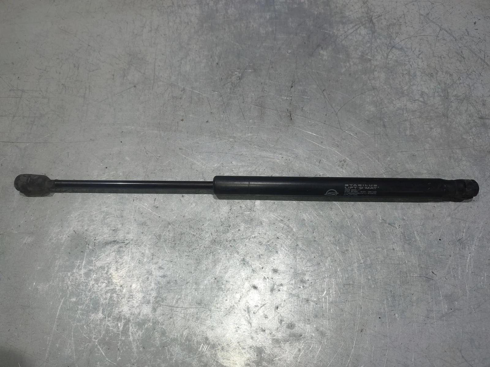 Амортизатор капота SsangYong Kyron 2009 D130