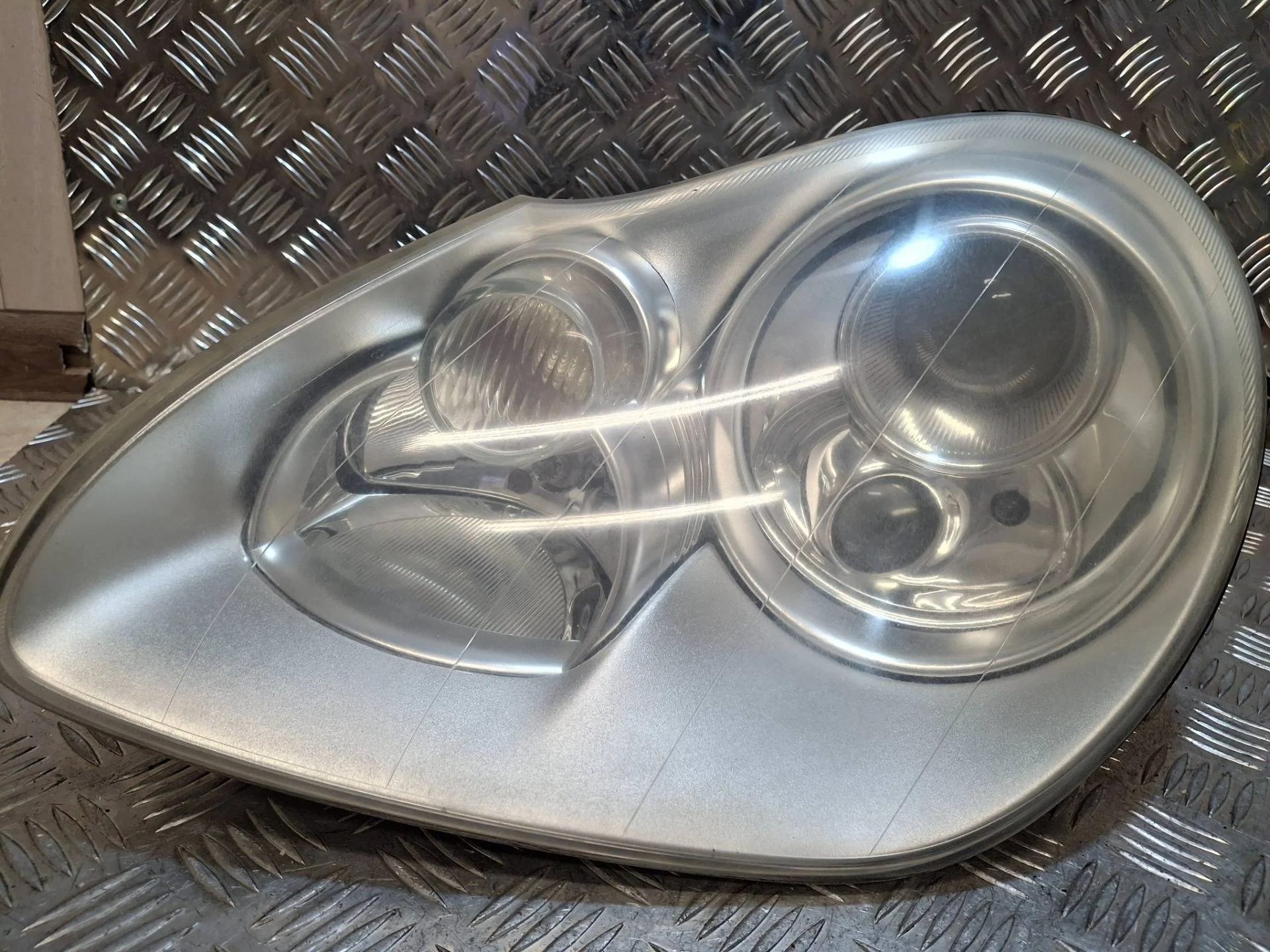 фара левая Porsche Cayenne 955