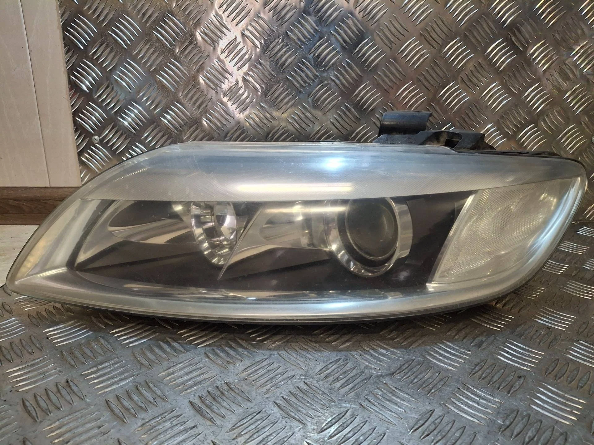 фара левая Audi Q7 4L