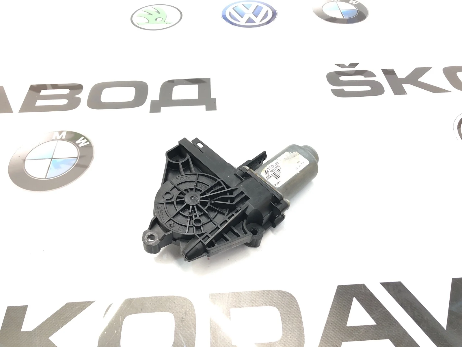 Мотор стеклоподъемника Skoda Octavia RS 1T0959702S A5 (1Z) 2.0 CEGA, передний правый