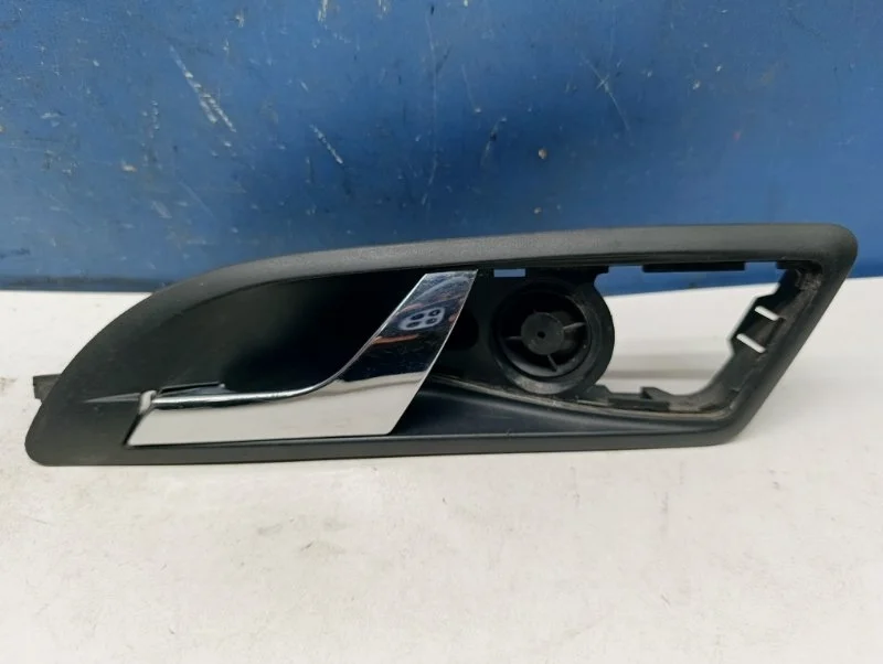 Ручка внутренняя Skoda Octavia A5 2004-2013 1Z0839221A739 1Z, передняя левая