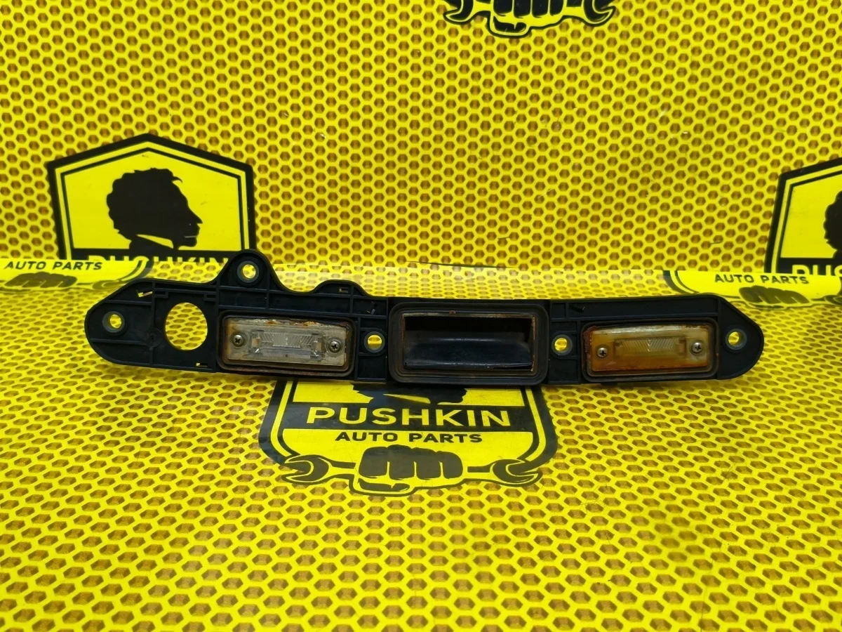 Кнопка открывания багажника Volkswagen Jetta 2006 1T0827574L 1K2 BVY