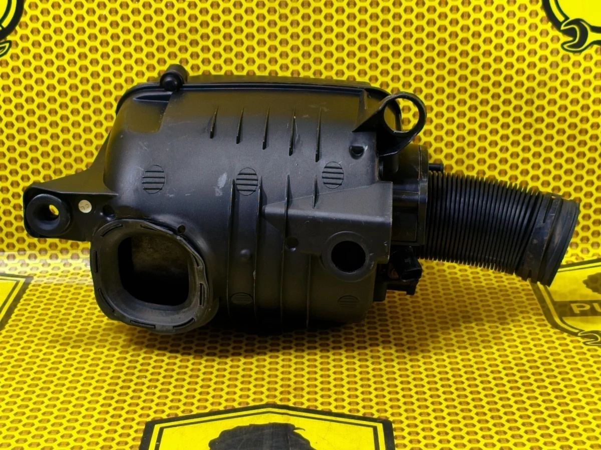 Корпус воздушного фильтра Volkswagen Jetta 2006 1K0129607C 1K2 BVY