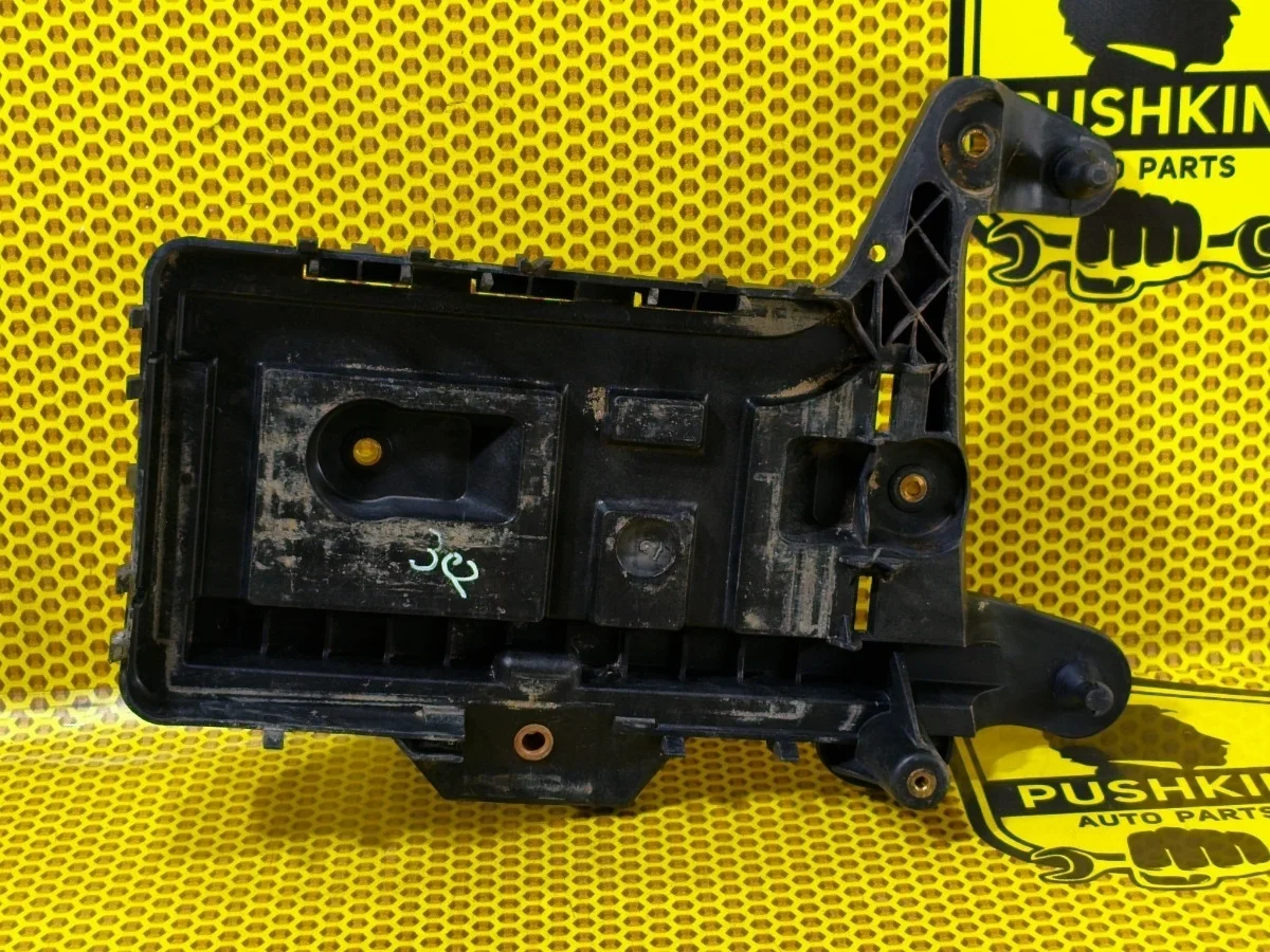 Площадка аккумулятора Volkswagen Passat 2006 1K0915333H B6 BVZ