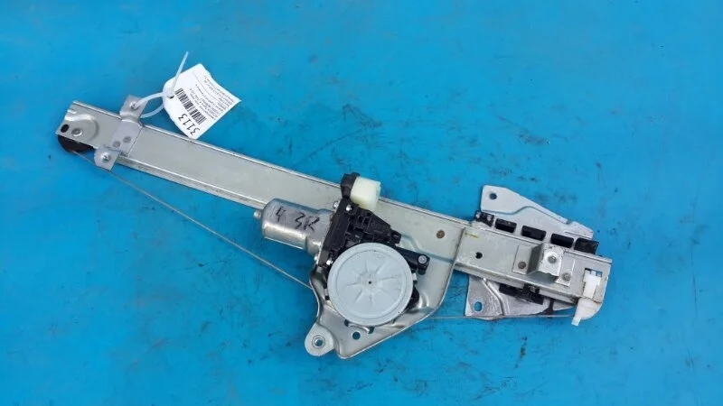 Стеклоподъемник MITSUBISHI Pajero 4 2006-2019