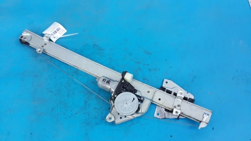 Стеклоподъемник MITSUBISHI Pajero 4 2006-2019