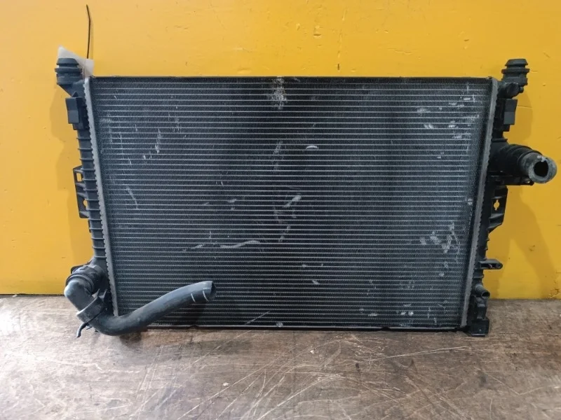 Радиатор охлаждения двигателя Volvo S60 2010-2013