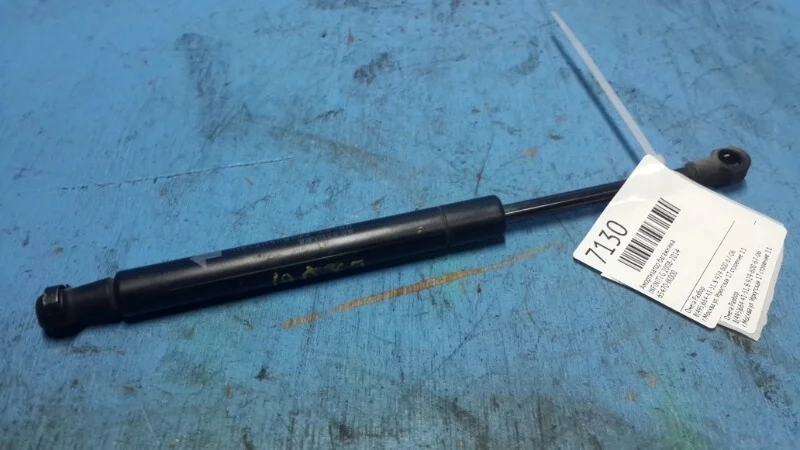 Амортизатор багажника Infiniti G 2008-2014