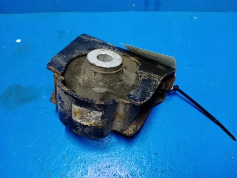 Опора двигателя Toyota RAV4 XA30 2006-2012