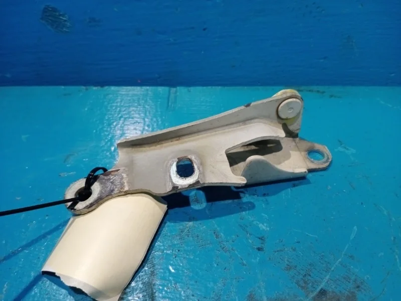 Петля капота MITSUBISHI Pajero 4 2007-2015