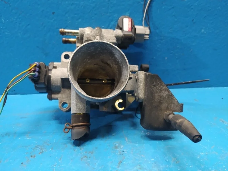 Дроссельная заслонка Toyota Avensis 2003-2008