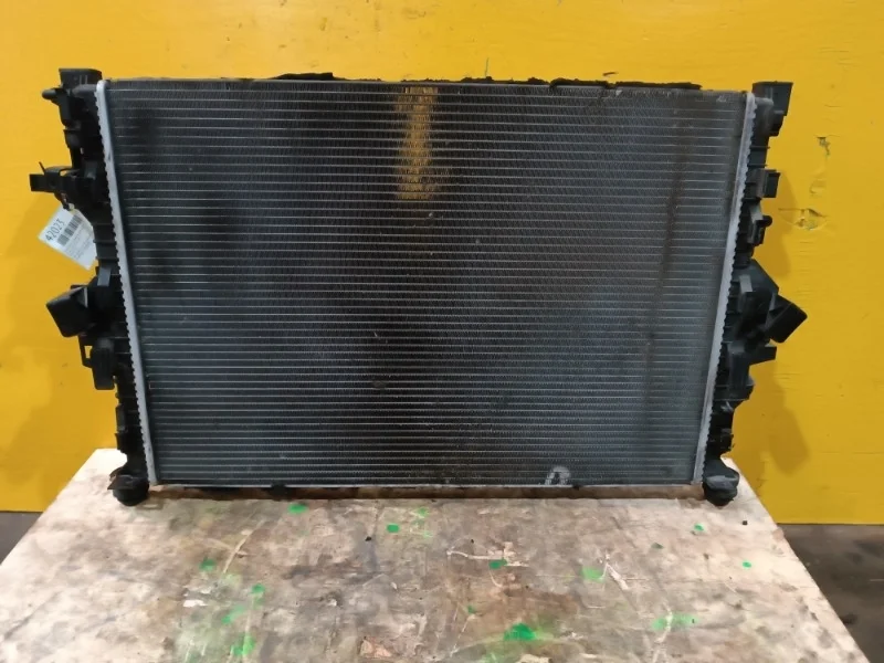 Радиатор охлаждения двигателя Volvo S60 2010-2013