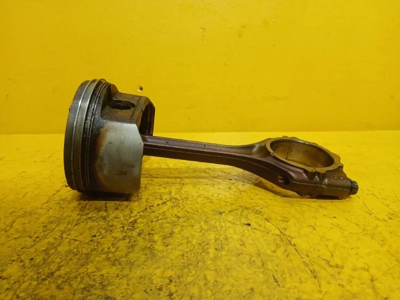 Поршень с шатуном MITSUBISHI Lancer 10 2007-2012