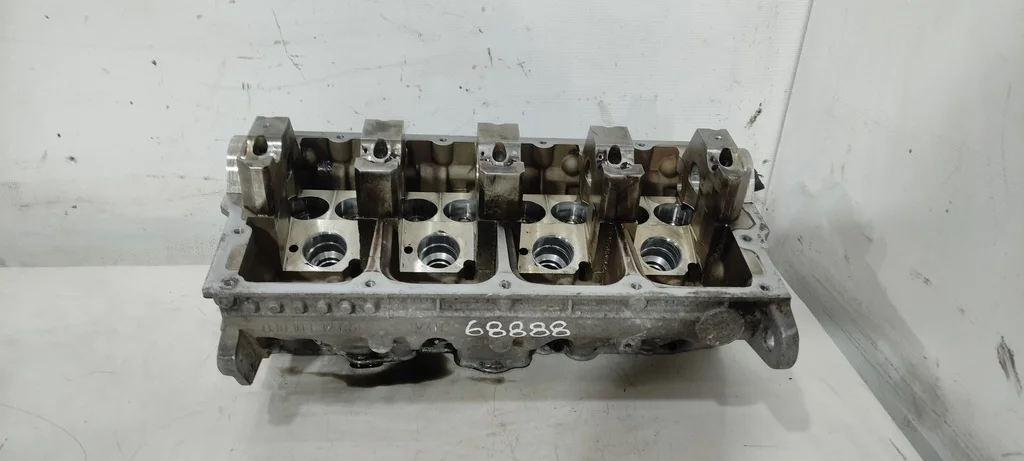 Головка блока цилиндров (ГБЦ) BRS  1.9 TDI Volksw