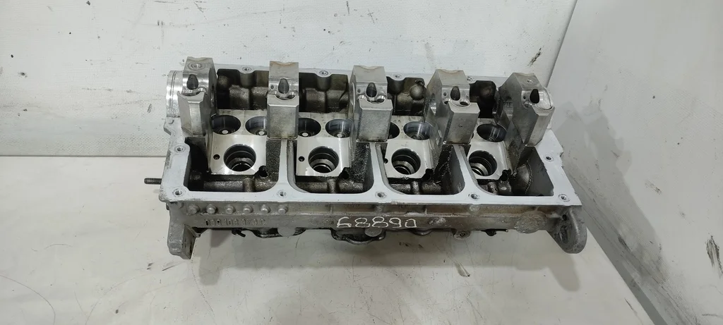 Головка блока цилиндров (ГБЦ) BMP  2.0 TDI Volksw